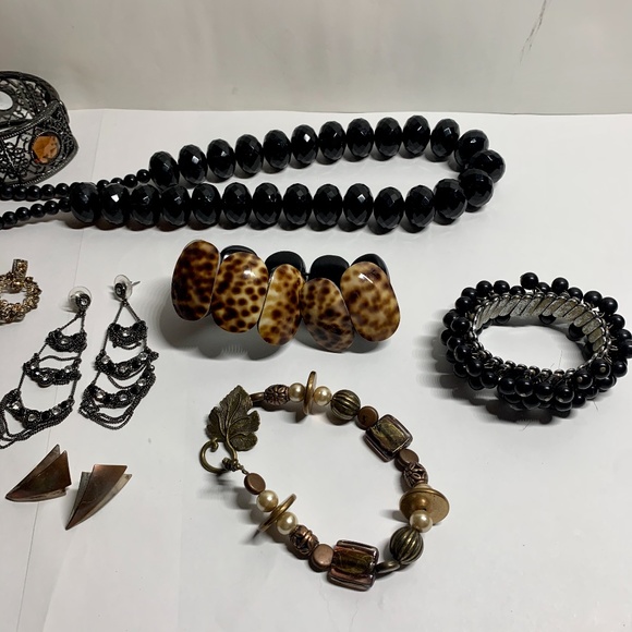 Black and Gold Jewelry Bundle - Picture 3 of 3